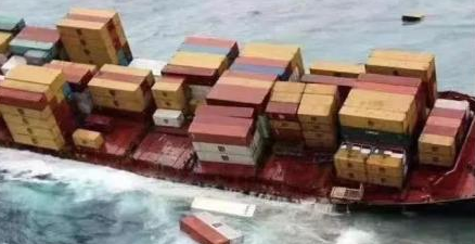 舟山海域發生兩起船舶事故大量集裝箱落水