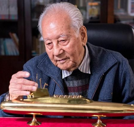 中國核潛艇之父黃旭華被授予“共和國勛章”！