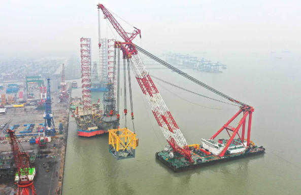 振華重工珠海金灣海上風電場項目基礎樁及導管架發運